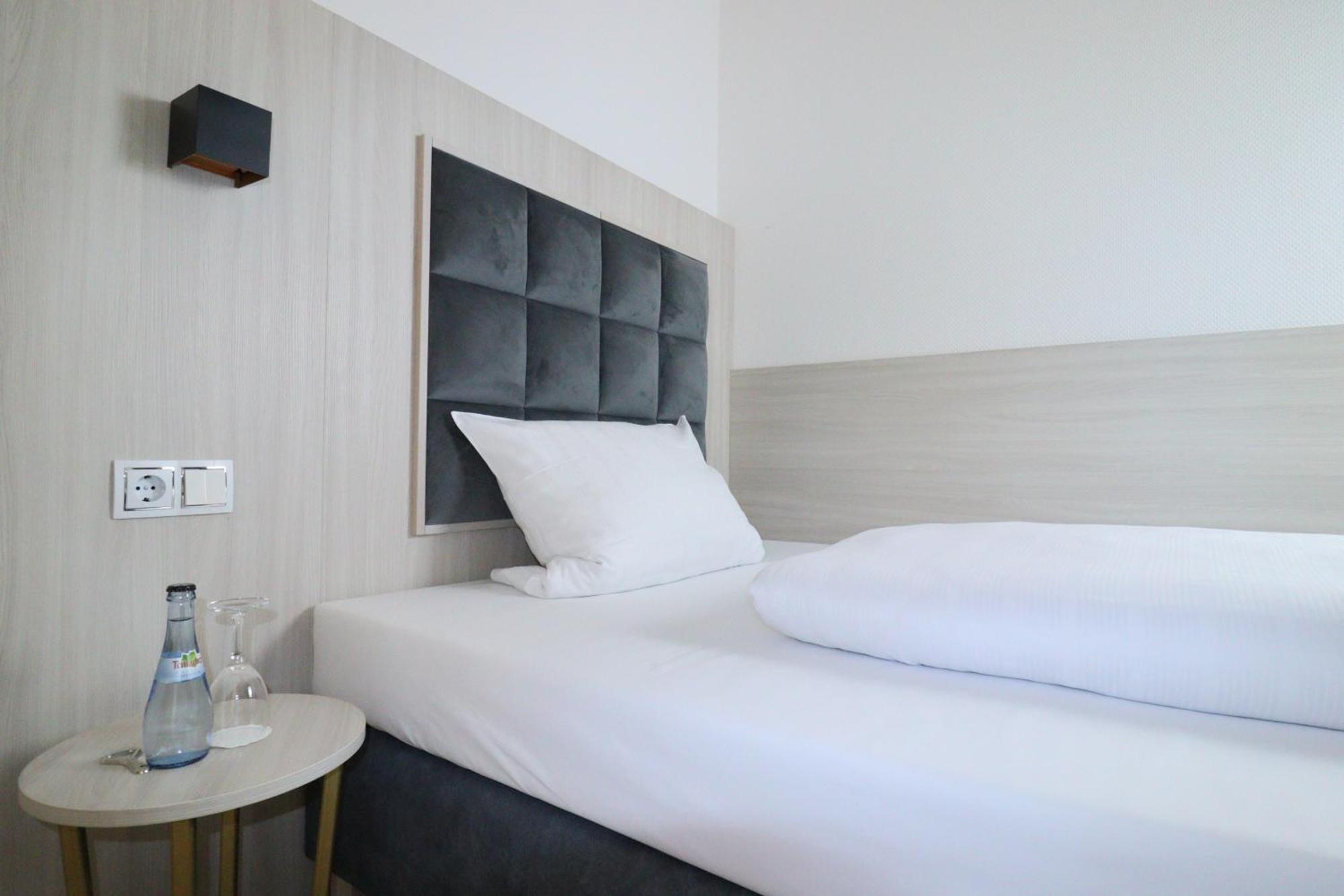 Hotel Kurparkblick Bad Bergzabern Extérieur photo